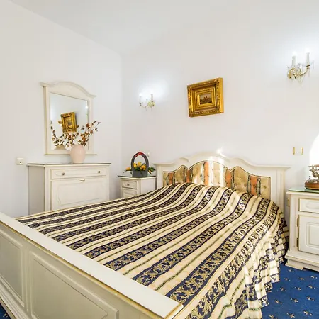 Hotel Carpati Imparatul Romanilor *