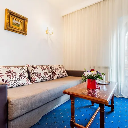 Hotel Carpati Imparatul Romanilor *