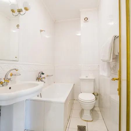 Hotel Carpati Imparatul Romanilor *