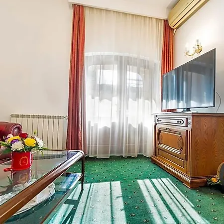 Hotel Carpati Imparatul Romanilor *