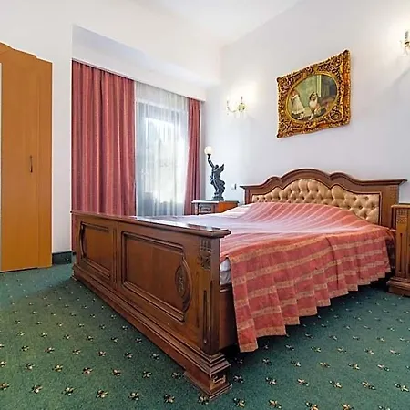 Hotel Carpati Imparatul Romanilor *