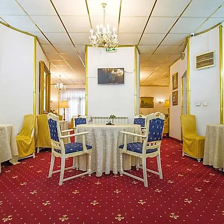 Hotel Carpati Imparatul Romanilor *