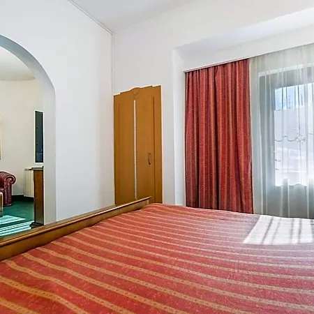 Hotel Carpati Imparatul Romanilor *