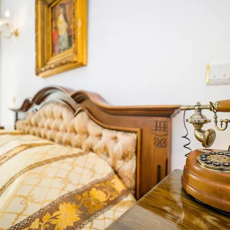 Carpati Imparatul Romanilor Hotel *