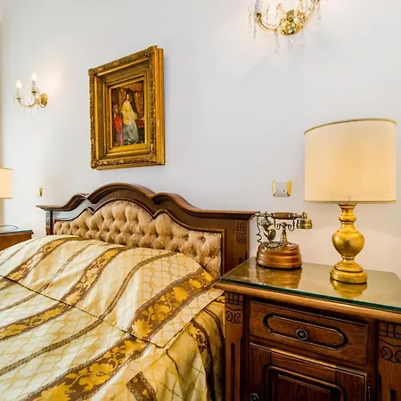 カルパチ インパラトゥル ロマニロル ホテル *