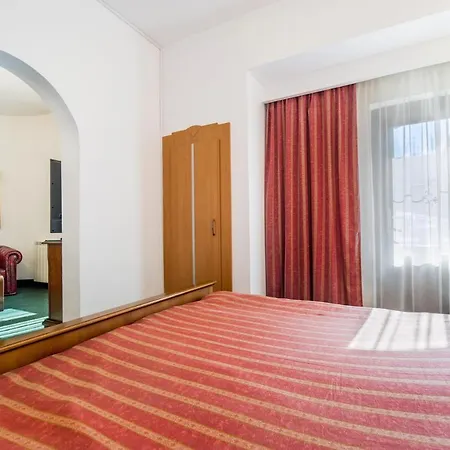 Hotell Carpati Imparatul Romanilor *